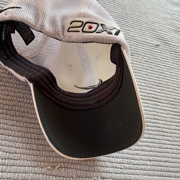 Nike Fitted Hat - Picture 2 of 3